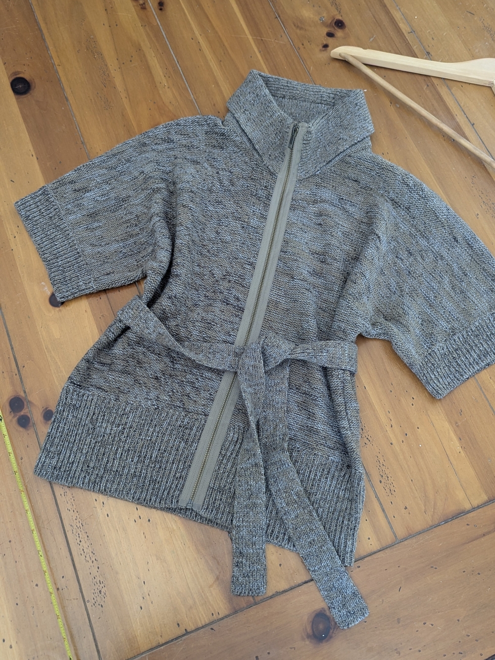Willi Smith Heathered Taupe Short-Sleeve Zip Knit Cardigan with Belt